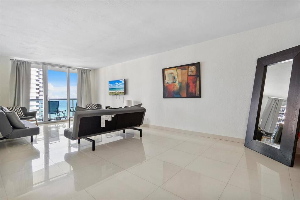 Beachfront 2 Bedroom At Tides Hollywood 8Th Floor Exterior foto